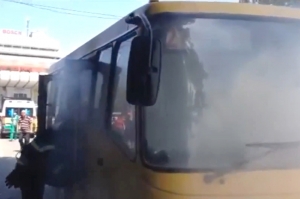 თბილისში სამგზავრო ავტობუსს ცეცხლი გაუჩნდა