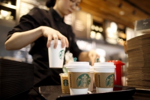 Starbucks რასობრივი სკანდალის გამო 8 000 მაღაზიას დაკეტავს