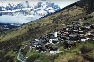 შვეიცარიის სოფელში დასახლების მსურველ ოჯახებს 70 ათას დოლარს უხდიან