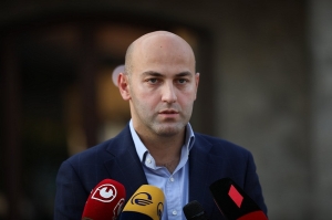 ფოტოზე ლევან ახვლედიანი