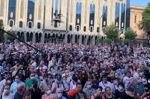 მთავრობის გადადგომის მოთხოვნით რუსთაველის გამზირზე მორიგი აქცია იმართება