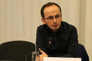 ფოტოზე საიას თავმჯდომარე სულხან სალაძე