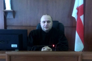 მოსამართლე ირაკლი შავაძე სასამართლოს თავმჯდომარეს ზეწოლაში ადანაშაულებს