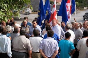 მარნეულში &quot;ქართული ოცნებიდან&quot; მაჟორიტარობის კანდიდატი დაჭრეს