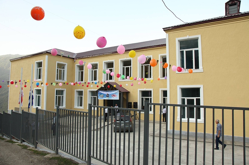 ქედის მუნიციპალიტეტის სოფელ ახოში განახლებული სკოლა გაიხსნა