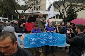 მაღაროელებმა ჭიათურაში საპროტესტო აქცია გამართეს