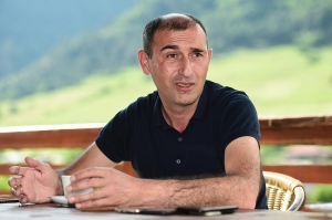 ვწუხვარ, რომ ჟურნალისტმა შეძლო ჩემი მწყობრიდან გამოყვანა – მესტიის მერი