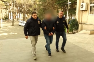 ინტერნეტით ნარკოტიკების გასაღების ბრალდებით თბილისში რუსეთის მოქალაქეები დააკავეს