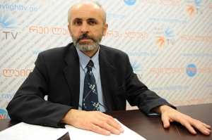 ფოტოზე „ზვიადის გზის“  თავმჯდომარე მიხეილ სალუაშვილი