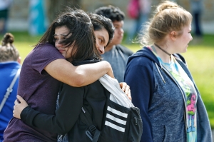 ტეხასში, სანტა-ფეს სკოლაში სროლის შედეგად 10 ადამიანი დაიღუპა