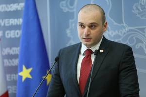 აქ განსაკუთრებული არაფერია – პრემიერი საარჩევნო ბანერებზე ივანიშვილის გამოსახვაზე