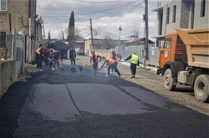 თელავში გზების სარეაბილიტაციო სამუშაოები მიმდინარეობს