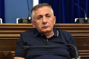 გინდ სტალინს ვიყიდი, გინდ ბრეჟნევს, რა მნიშვნელობა აქვს?! – დეპუტატი 66 000 ლარიან ნახატზე