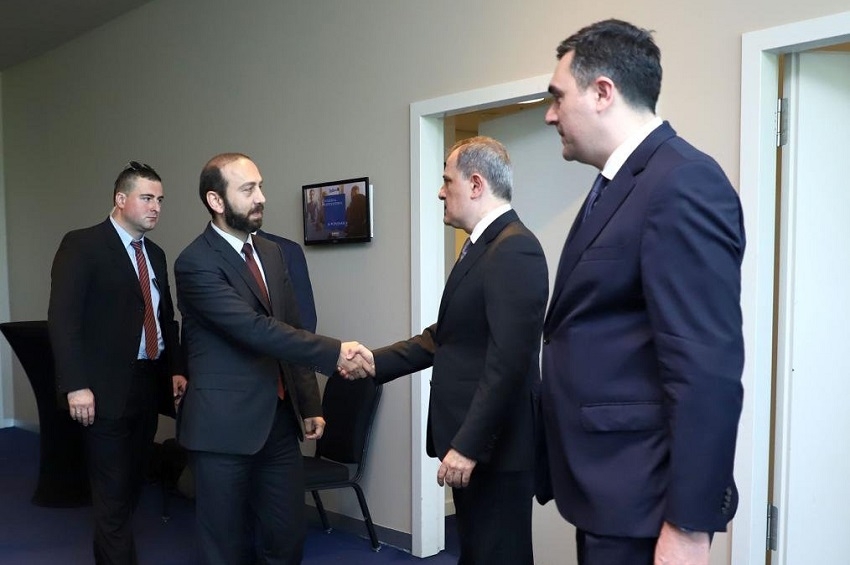 აზერბაიჯანის და სომხეთის საგარეო საქმეთა მინისტრები თბილისში ერთმანეთს შეხვდნენ