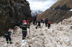 თუშეთის გზაზე ზვავის ქვეშ მოყოლილ ზურაბ ოთიურიძეს მეოთხე დღეა ვერ პოულობენ