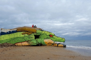 ქუჩის ხელოვანებმა ზღვის სანაპიროზე არსებული ომისდროინდელი ბლოკჰაუსი დრაკონად აქციეს