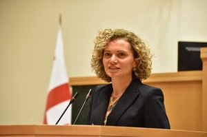 ფოტოზე თამარ ხულორდავა