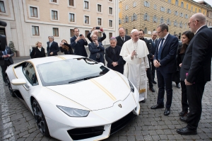 რომის პაპის Lamborghini Huracan აუქციონზე გაიყიდა, თანხა ქველმოქმედებაში დაიხარჯება