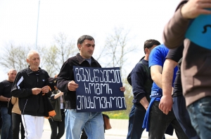 ფოტო აქციიდან, სადაც აგარის ქარხნის გახსნას ითხოვდნენ. აპრილი, 2018.