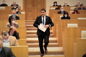 პარლამენტის თავმჯდომარედ შალვა პაპუაშვილი აირჩიეს