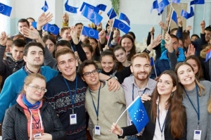 ევროკავშირი იწვევს 16-17 წლის მოსწავლეებს სასტიპენდიო პროგრამაში მონაწილეობისთვის