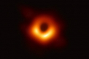 მეცნიერებმა შავი ხვრელის პირველი ისტორიული ფოტო გაავრცელეს