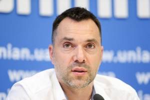 არესტოვიჩის თქმით, ომში დაახლოებით 10 000 უკრაინელი სამხედრო დაიღუპა