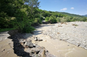 ძლიერი წვიმის გამო სოფელი ჭერემი გზისა და ელექტროენერგიის გარეშე დარჩა