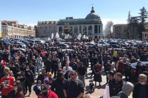 ქუთაისში რიონის ხეობის მცველების მხარდასაჭერად აქცია იმართება